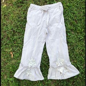 SM-Med pants Capri NWOT Taupe W/Ruffle& Applicas
